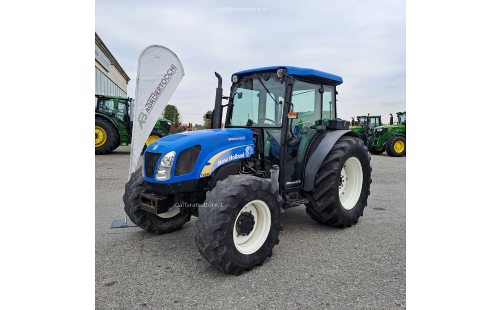 New Holland T4050 DELUXE Usagé - 1