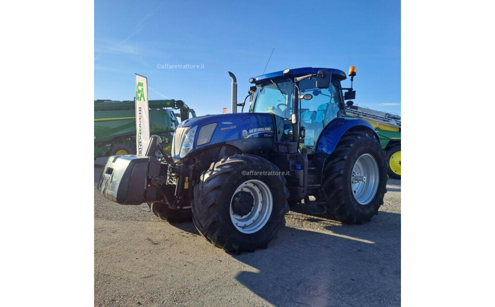 New Holland T7.270 AUTOCOMMAND BLUE POWER Usagé - 2