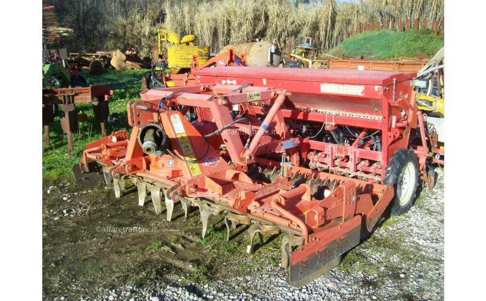 Gaspardo M 300 F23 + Kuhn HR 3003 D Occasion - 2