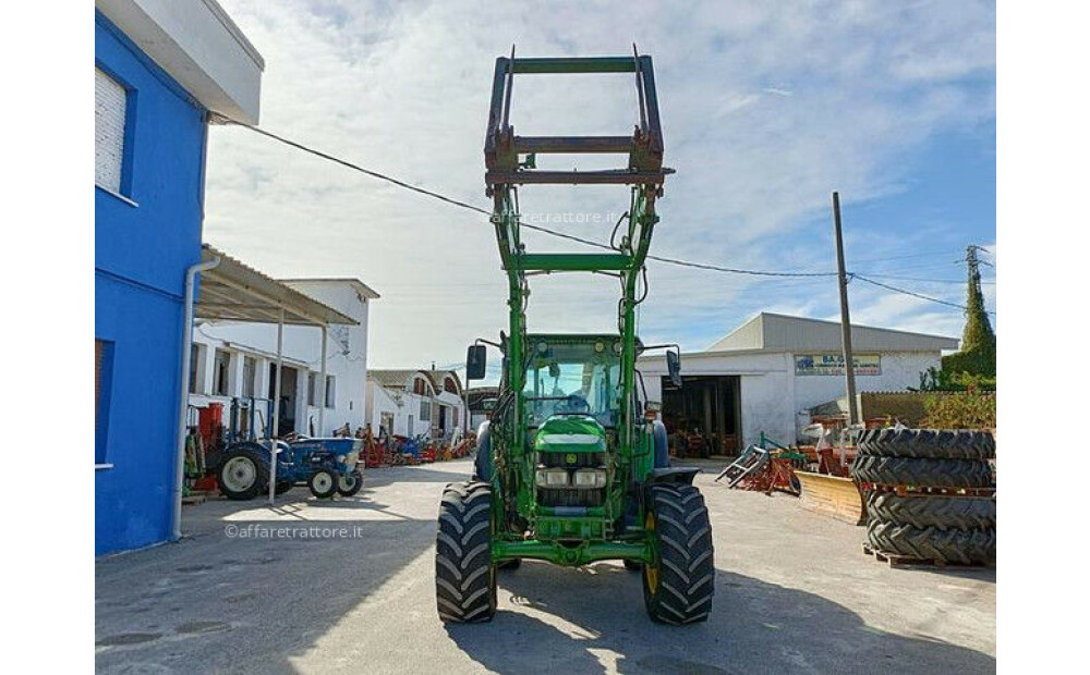 John Deere 5820 d'occasion - 3