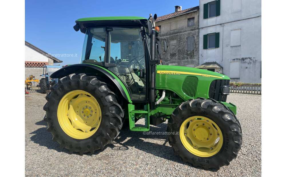 John Deere 5820 D'occasion - 1