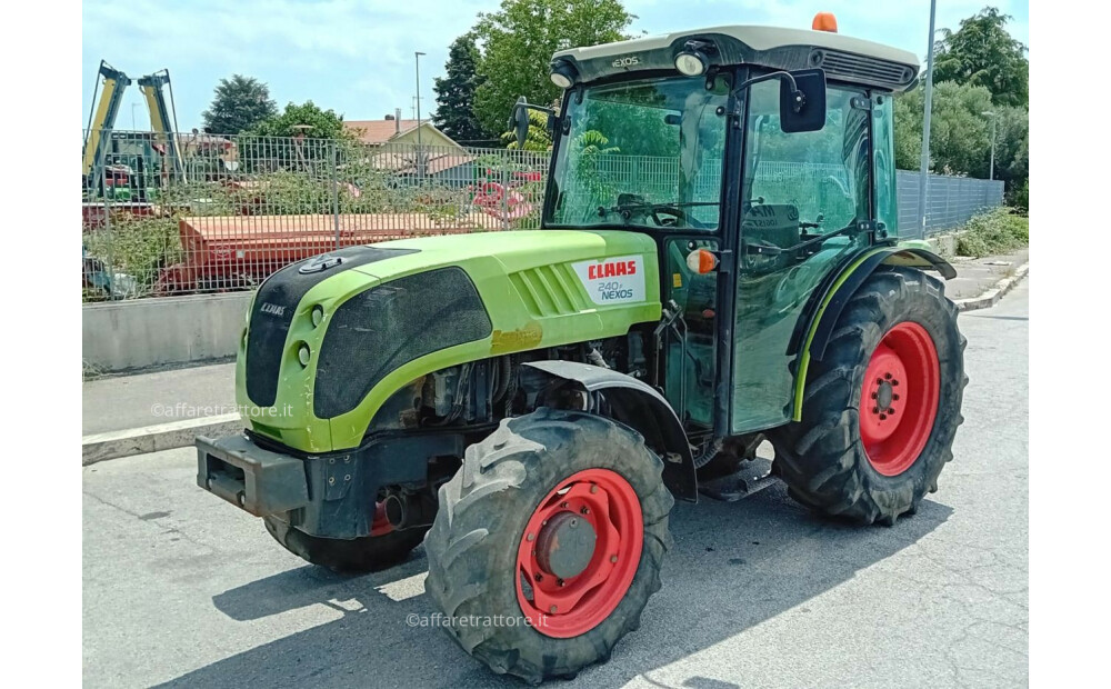 Claas NEXOS 240 F d'occasion - 1