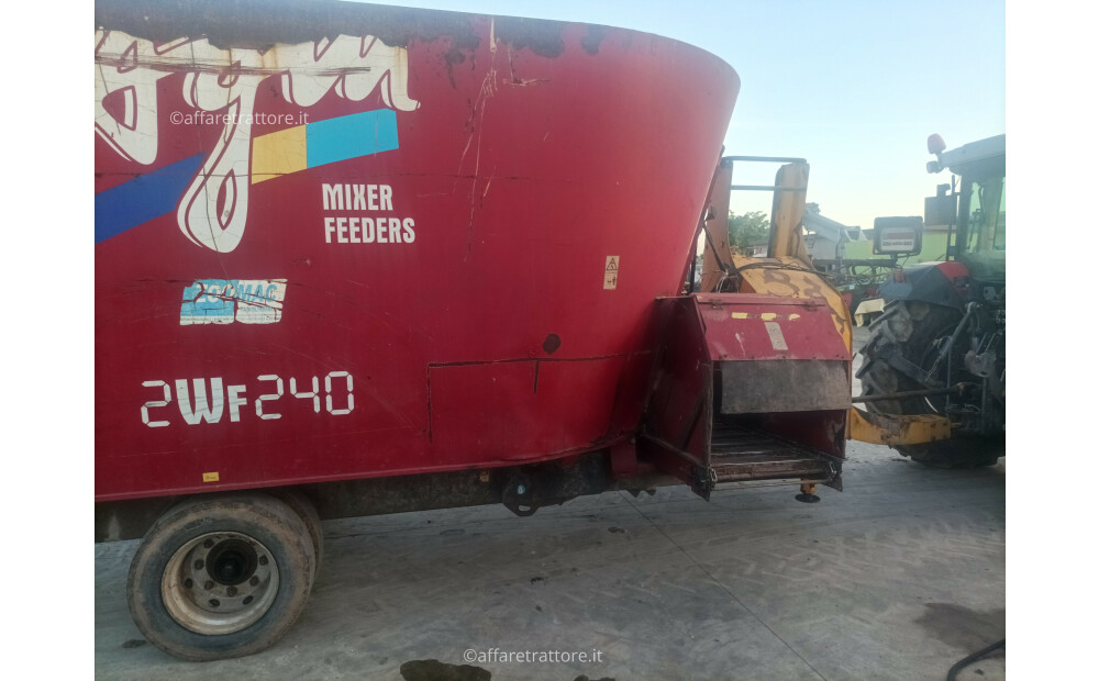 Agm Unifeed W240 D'occasion - 11