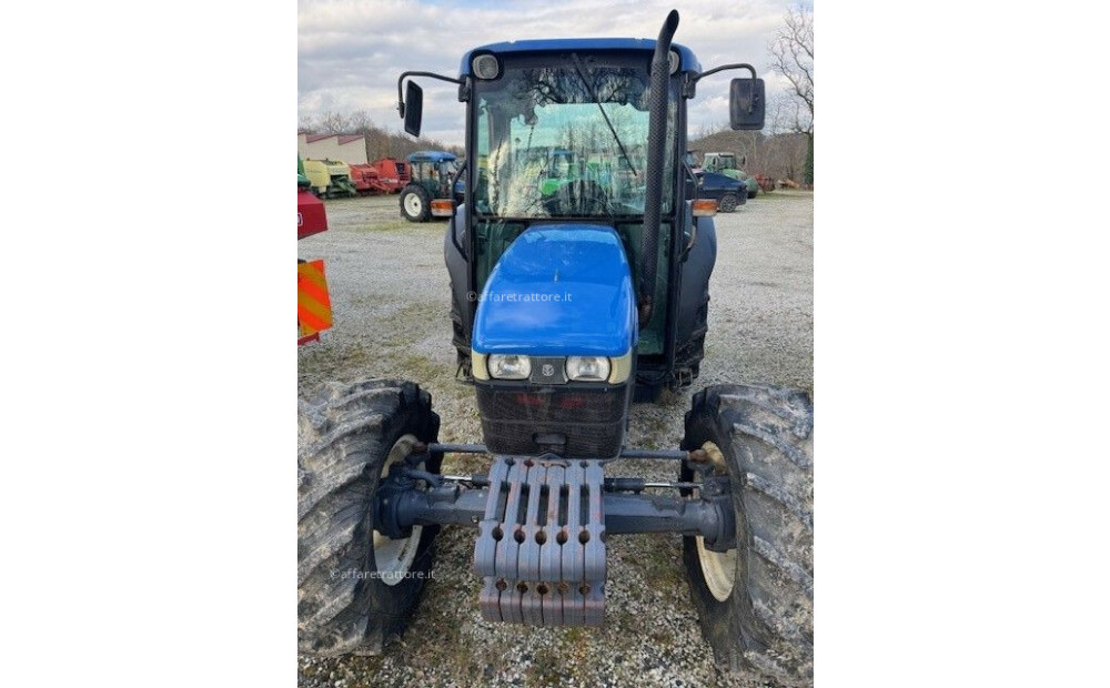 New Holland TND 75 d'occasion - 9