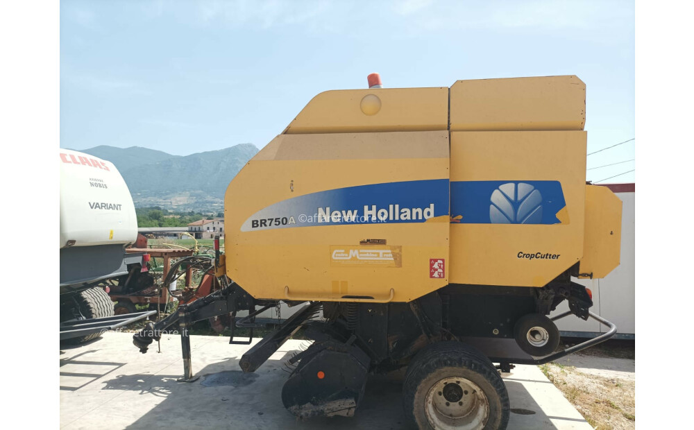 New Holland BR 750 A crop cutter D'occasion - 1