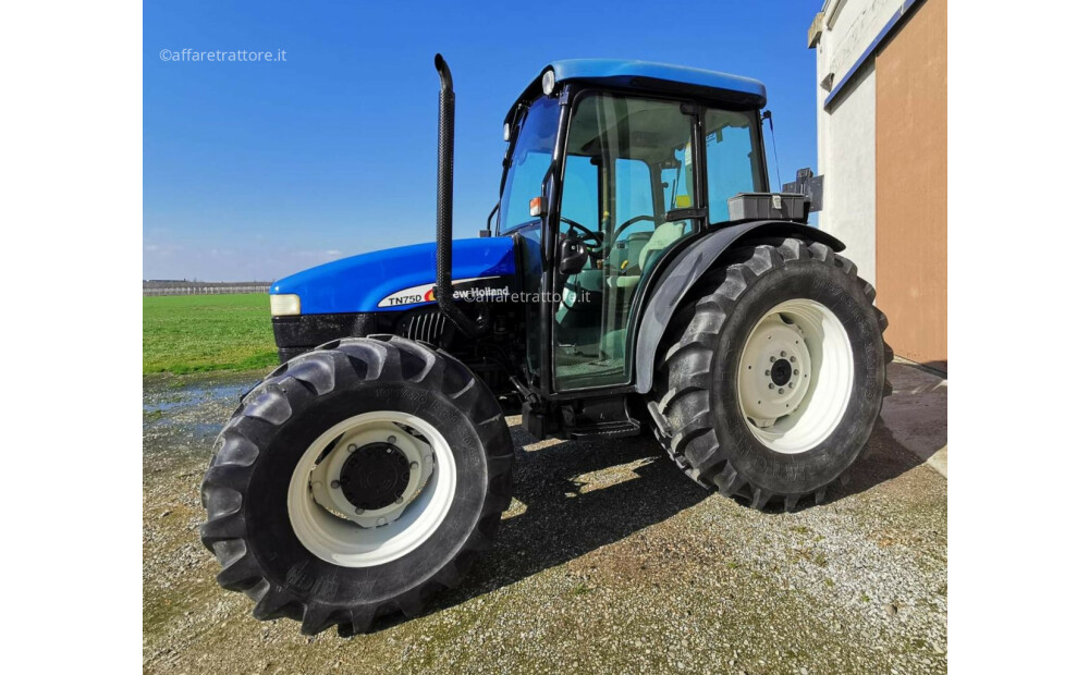 New Holland TND 75 d'occasion - 3