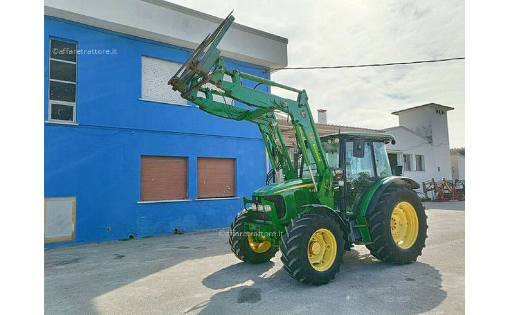 John Deere 5820 d'occasion - 2