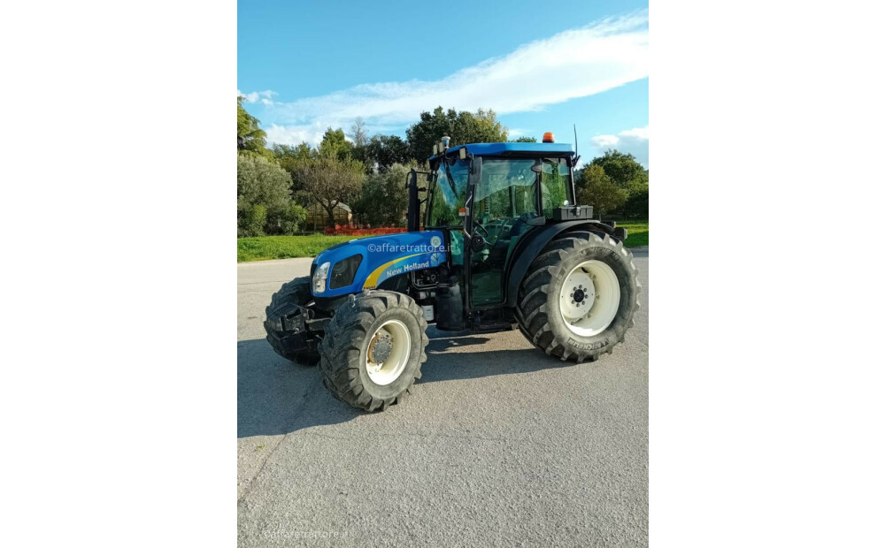 New Holland T4040 DELUXE d'occasion - 4