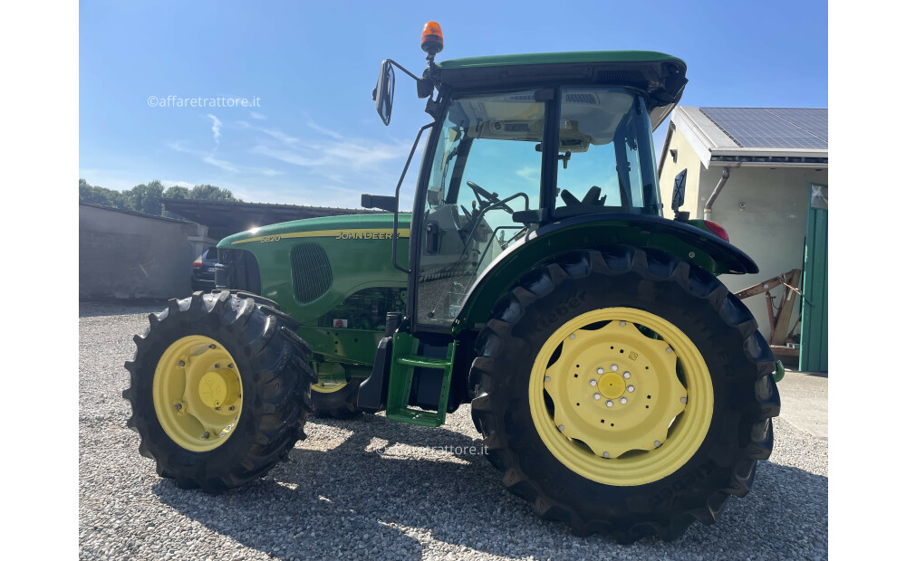 John Deere 5820 D'occasion - 2