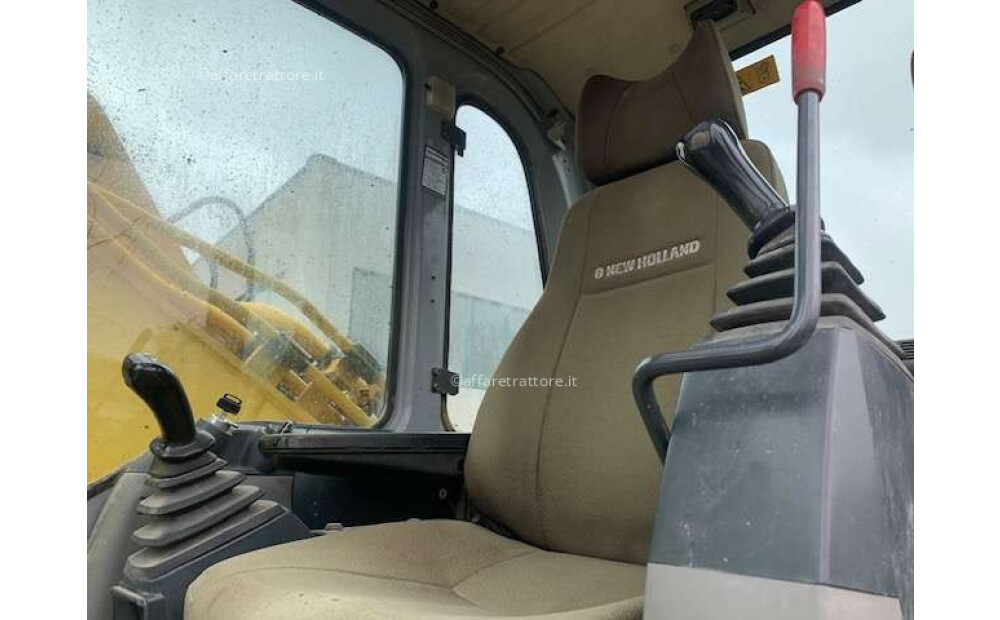 New Holland E245b Usato - 4