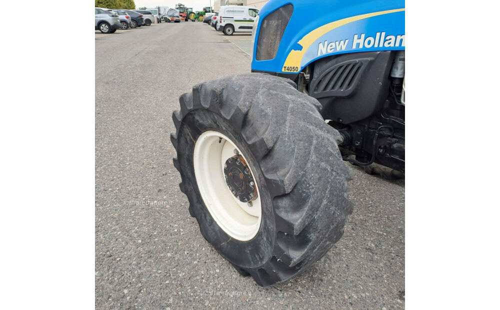 New Holland T4050 DELUXE Usagé - 8