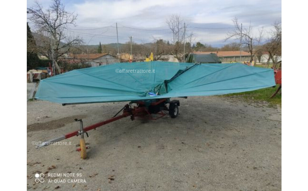 Parapluie pour la cueillette des olives d'occasion - 1