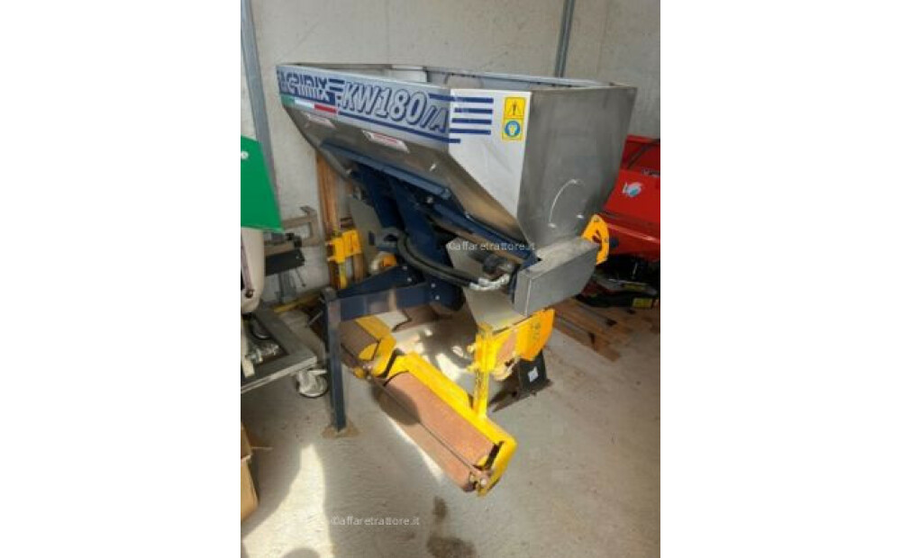 Concimatore per vigneto AGRIMIX modello KW 180 A Usato - 3