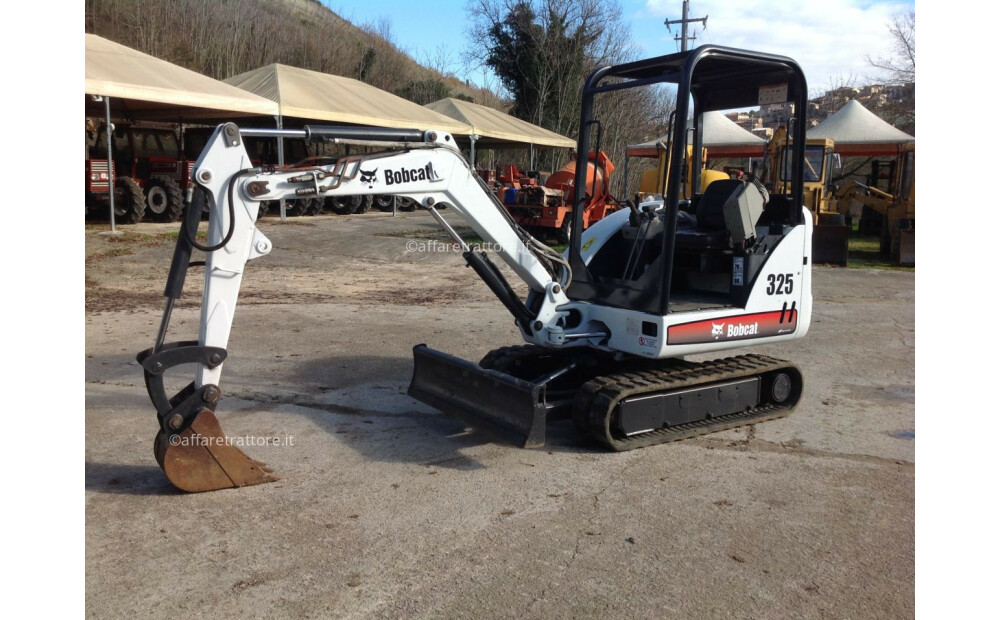 Bobcat 325 d'occasion - 2