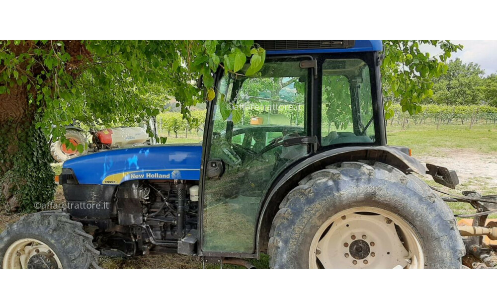 New Holland TNF 95 Usato - 3