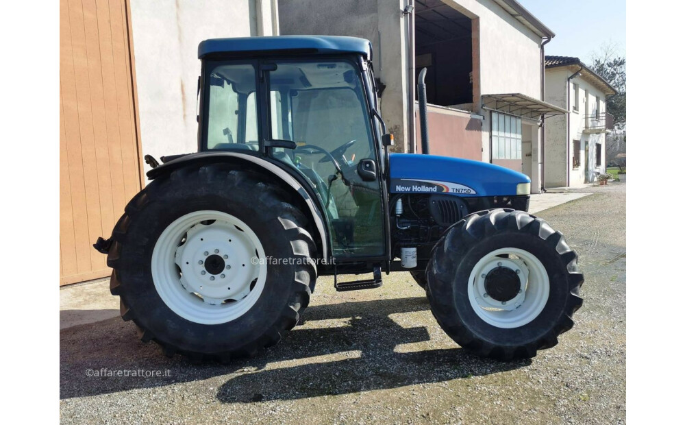 New Holland TND 75 d'occasion - 2