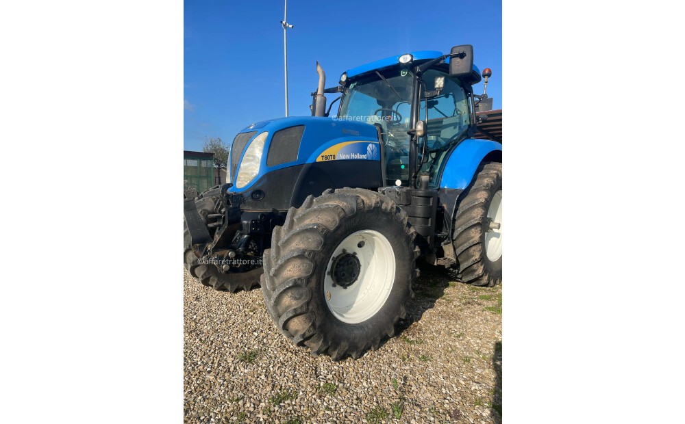 New Holland T6070 D'occasion - 3