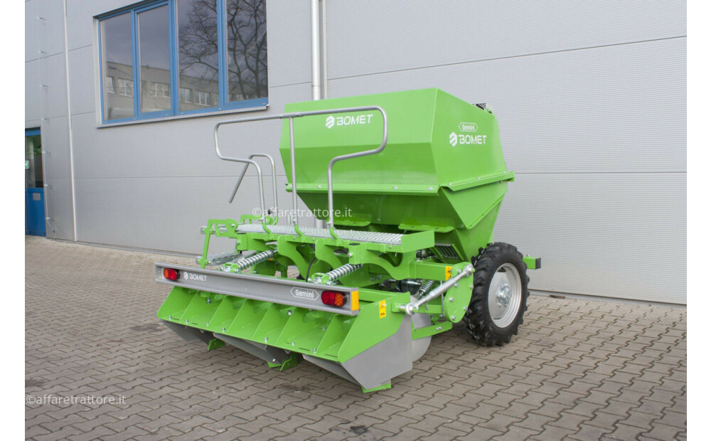 Bomet Kartoffelpflanzmaschine / Potato planter / Planteuse / Piantapatate / Grada de discos / Сажалка автоматическая / Sadzarka do ziemniaków Nowy - 3