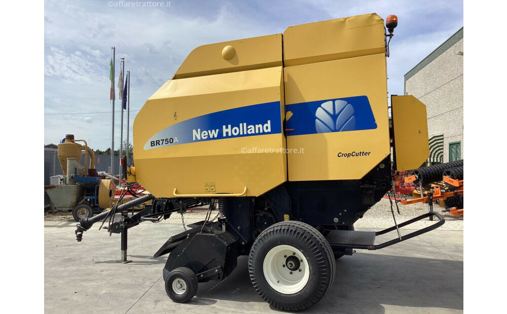 New Holland BR750 Usagé - 4