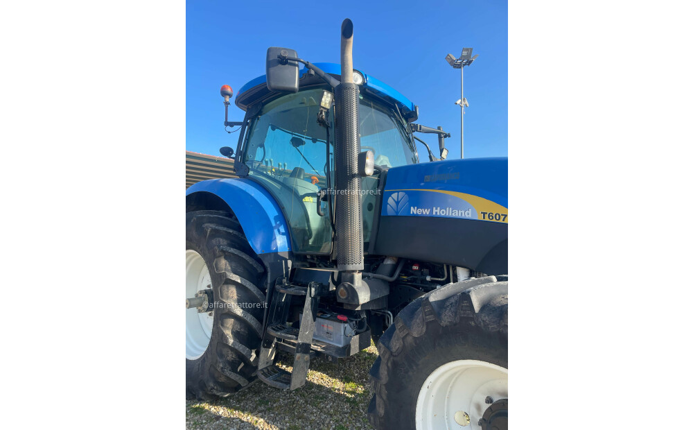 New Holland T6070 D'occasion - 11