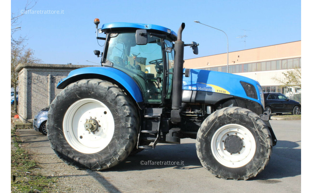 New Holland T7030 D'occasion - 2