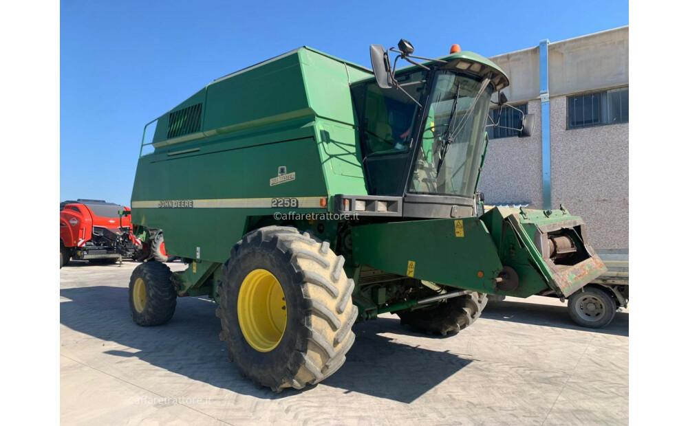 John Deere 2258 HILLMASTER Usato - 1