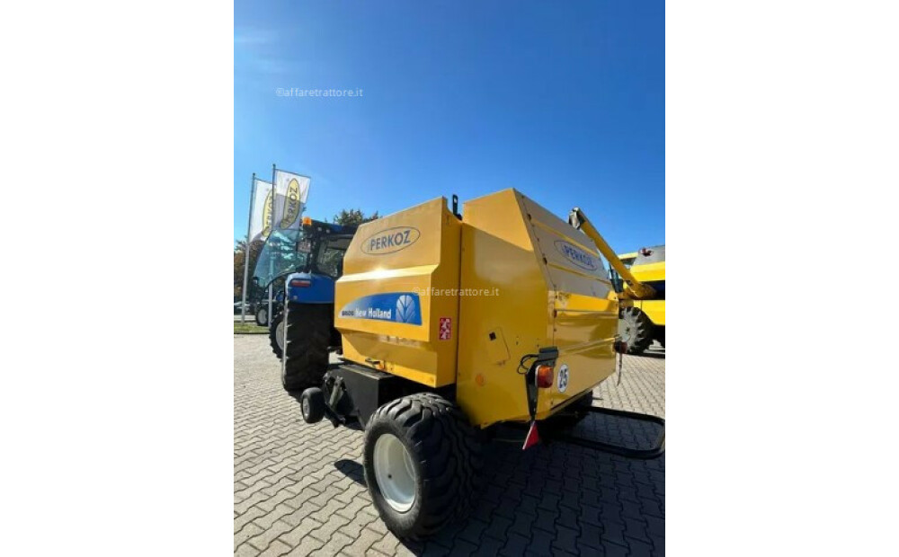 New Holland BR6090 D'occasion - 3