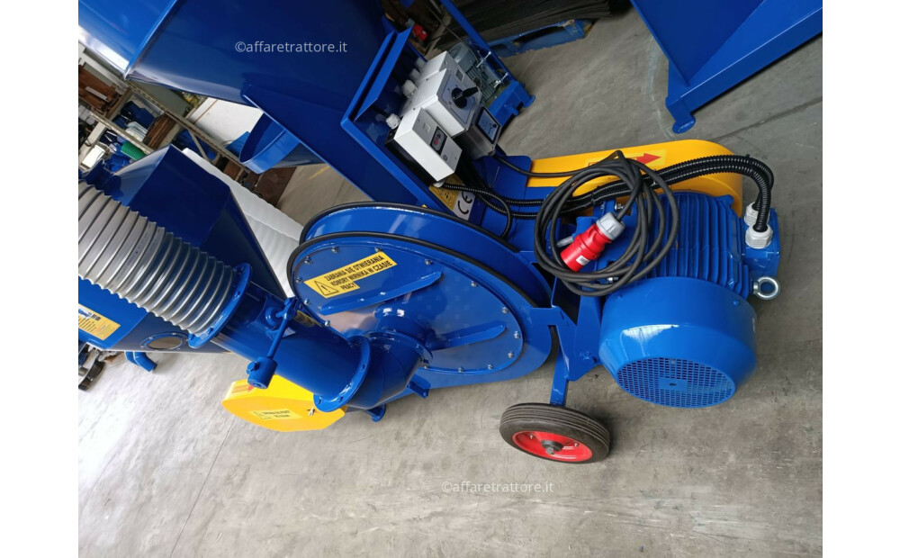 Dozamech Saug-Druckgebläse / Suction and pressure blower / Suceuse à grains / Пневматический вдуватель / Dmuchawa ssąco-tłocząca T-420 Nowy - 8